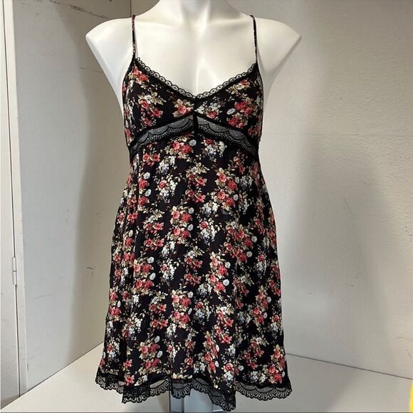 ✨Floral Cami Lace Slip Dress✨ - Picture 7 of 10